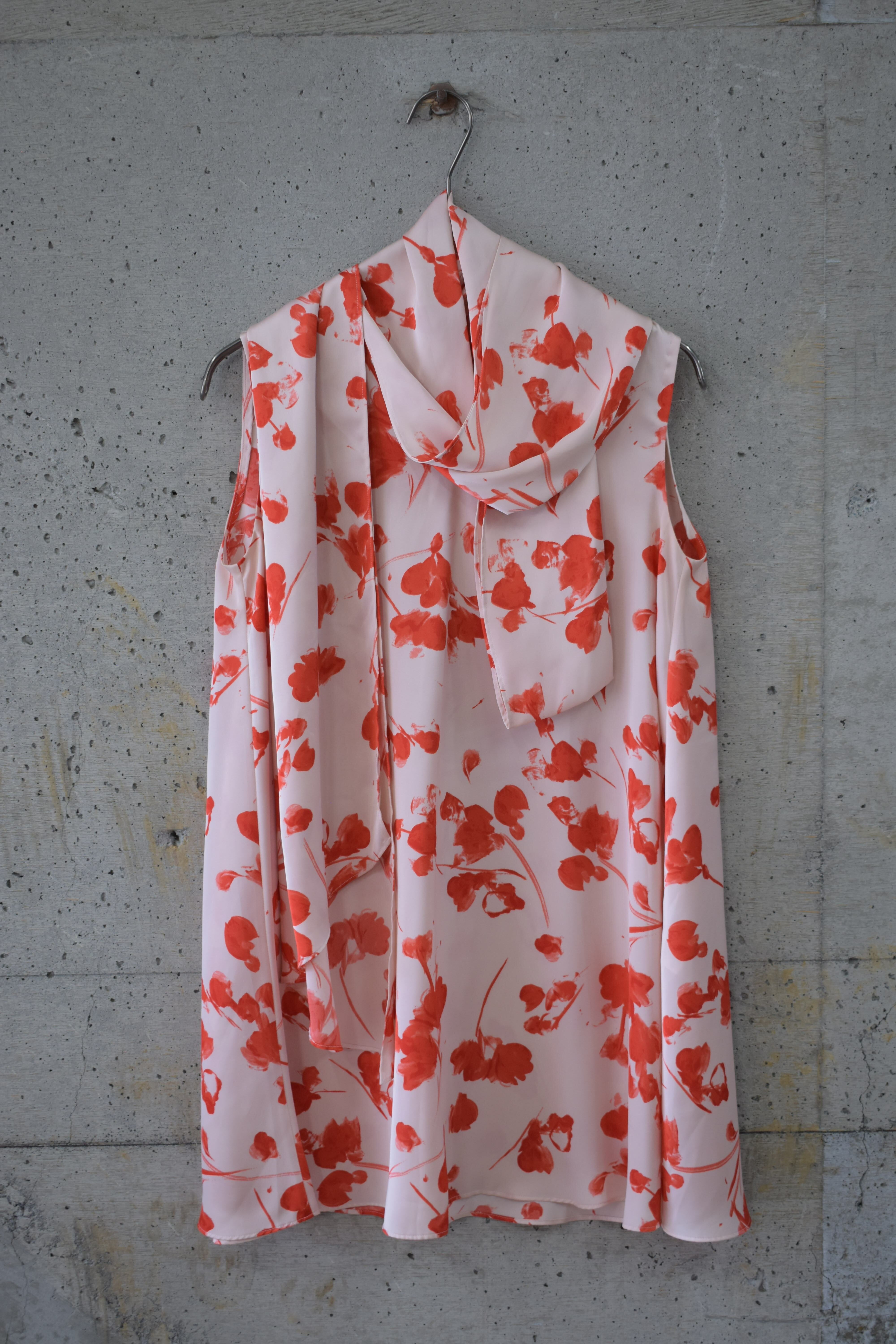 Long top with ribbon design
