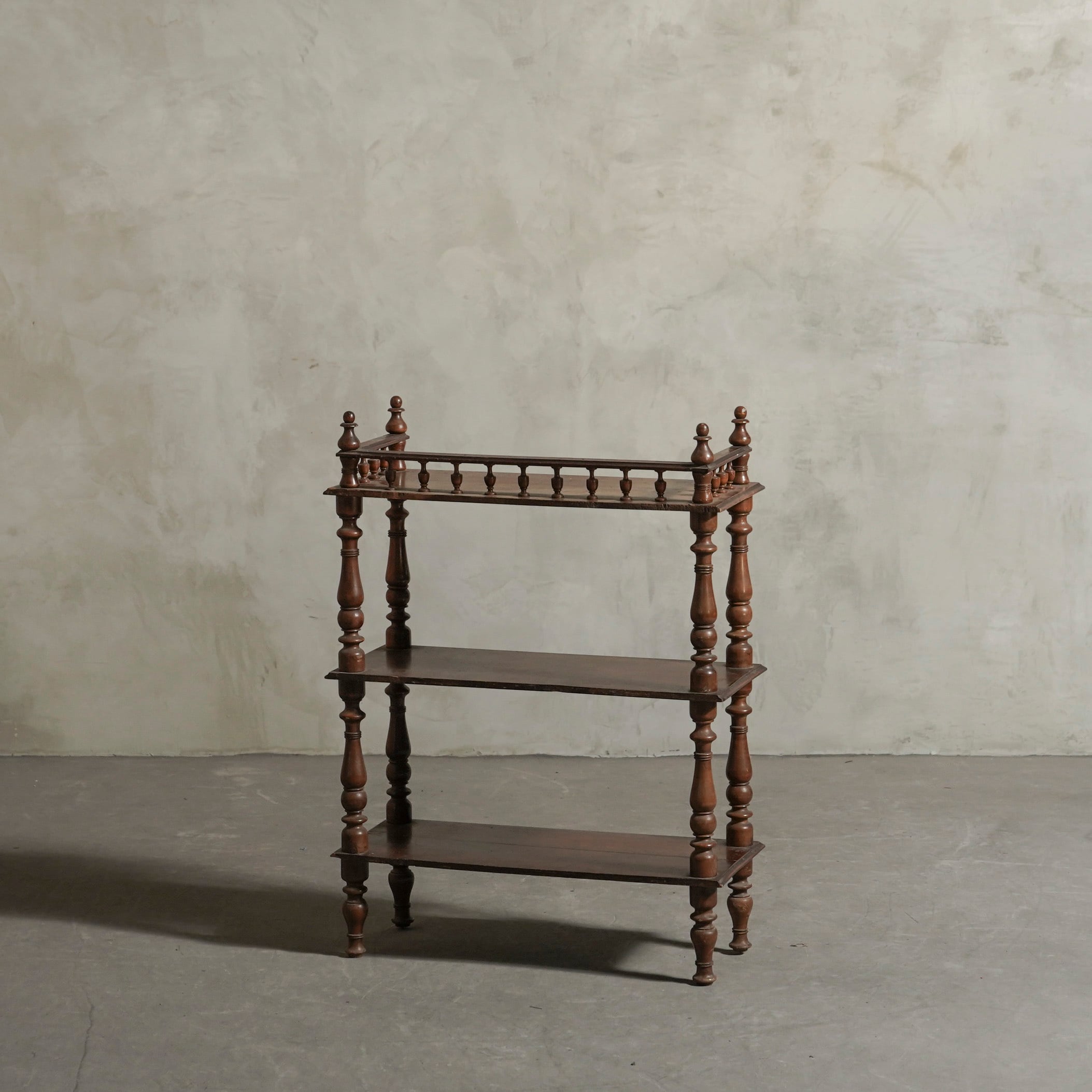 シェルフ/フレンチアンティークシェルフ/3段シェルフ/アンティーク/ディスプレイ/店舗什器