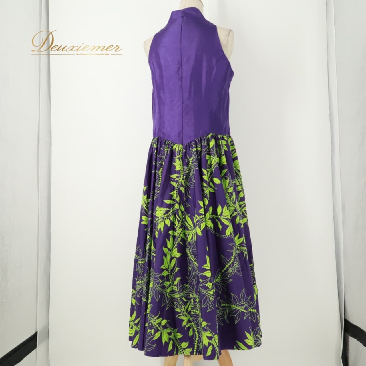 フラダンス 衣装 ALOHA STANDARDS アロハスタンダード ワンピース ドレス パープル系 植物柄 ハワイアンプリント ハワイアン アロハ フラ ダンス レッスン 練習 ハワイアンダンス 紫 黄緑 グリーン系 ノースリーブ ハイネック フレアスカート 華やか 鮮やか かわいい おしゃれ