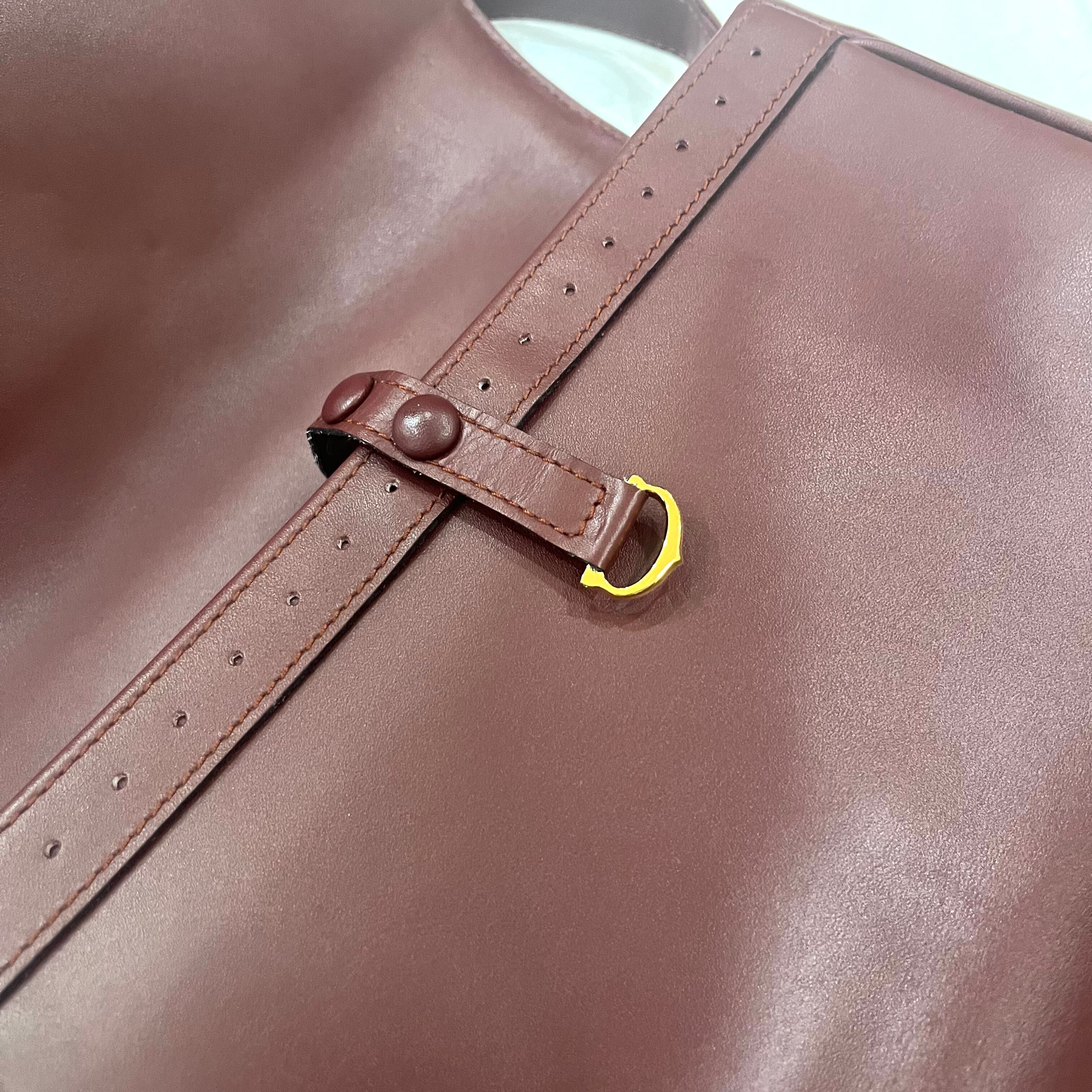 Cartier】2185 カルティエ レザーラウンドフルフラップ フロントC