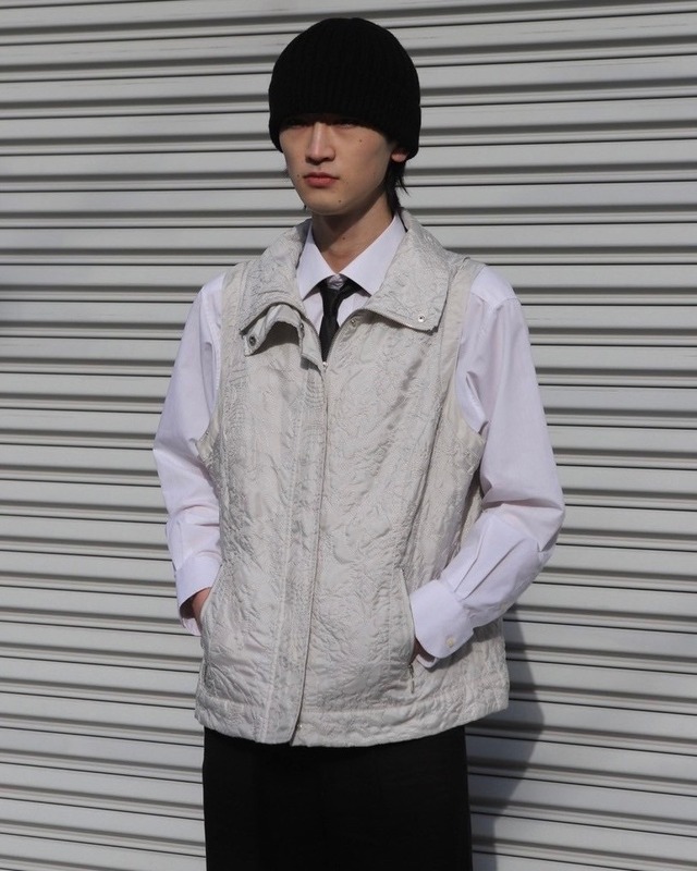 All-over pattern high neck vest