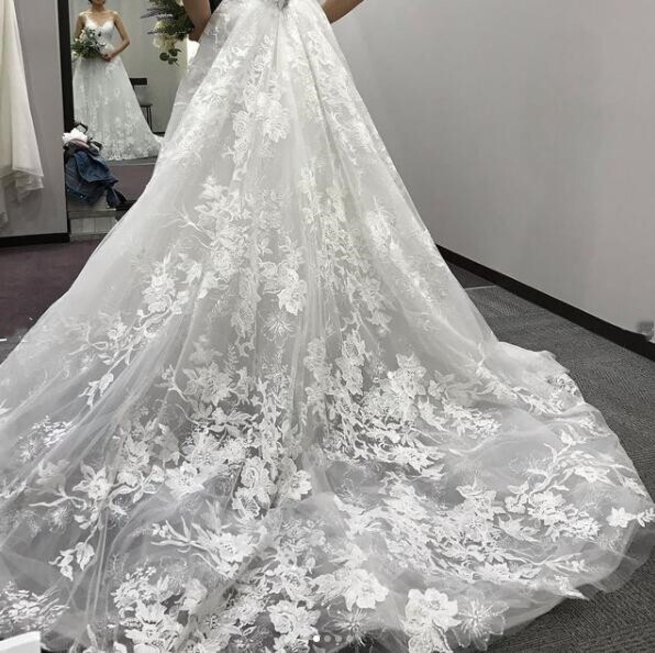 高品質！ ウエディングドレス Vネックドレス 3D立体レース刺繍 憧れの  