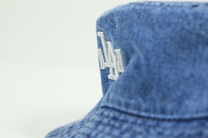 b"LA"zz 3D DENIM BUCKET HAT 24' [WASHED x WHITE]