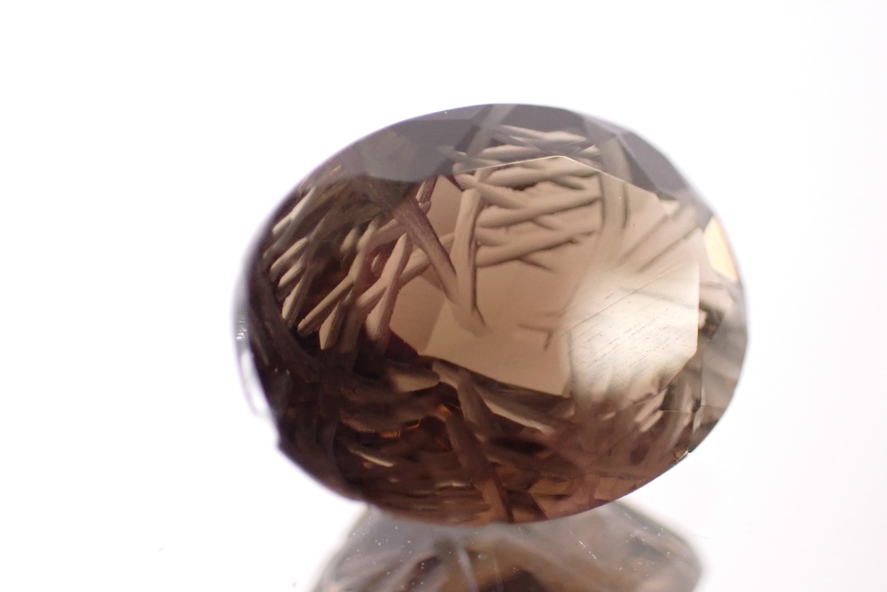 スモーキークォーツ(裏彫り彫刻カット)　5.95ct　[C7‐695]