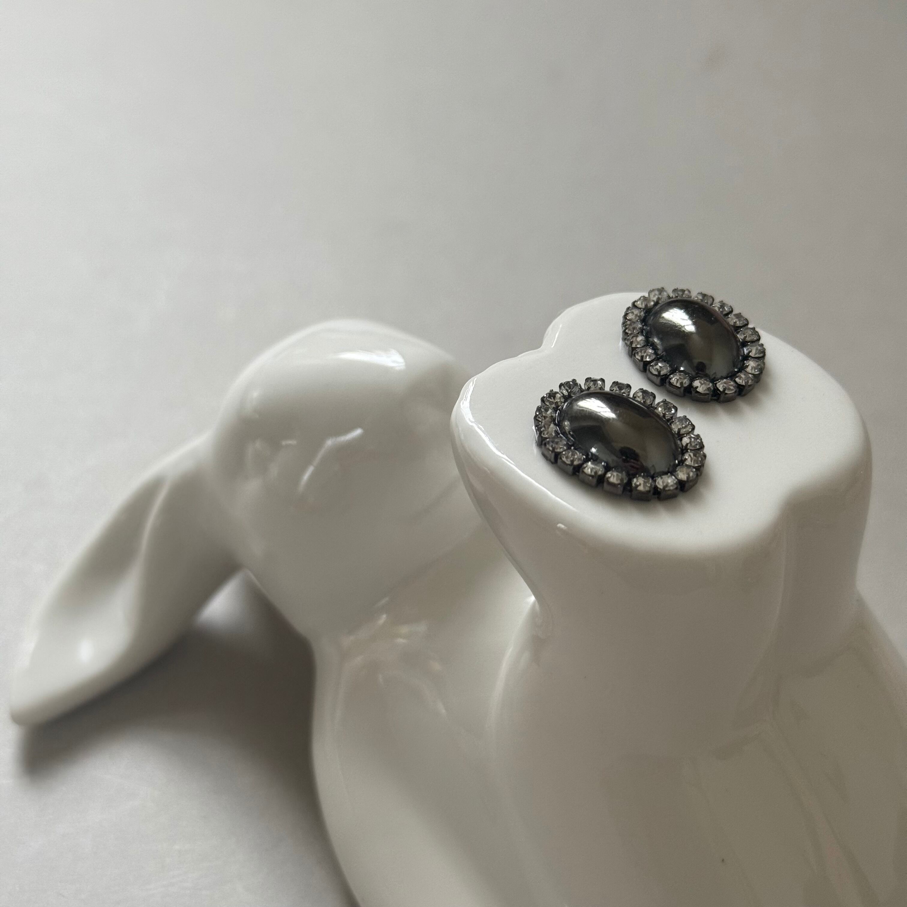 小紋　アイボリー地グレーと黒の雲取り 銀加工有り 合皮 生地 シボ細 灰色（グレー） - 合皮.jp - 人工皮革・合成