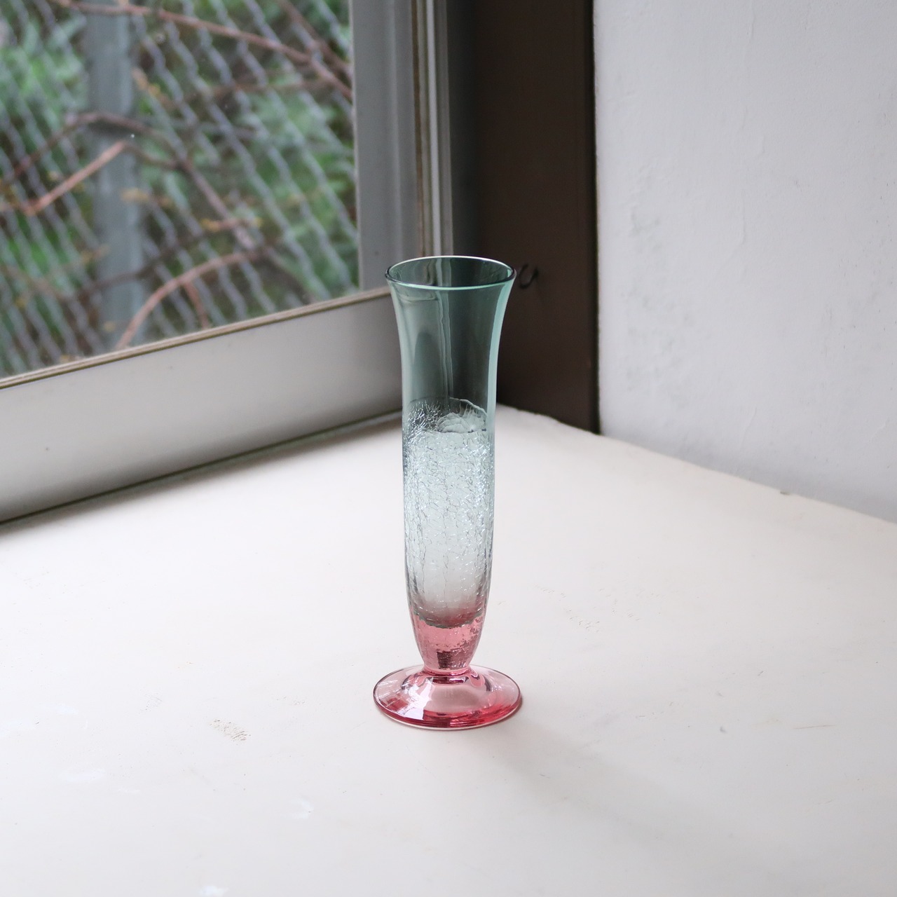 朝の海辺のような花瓶