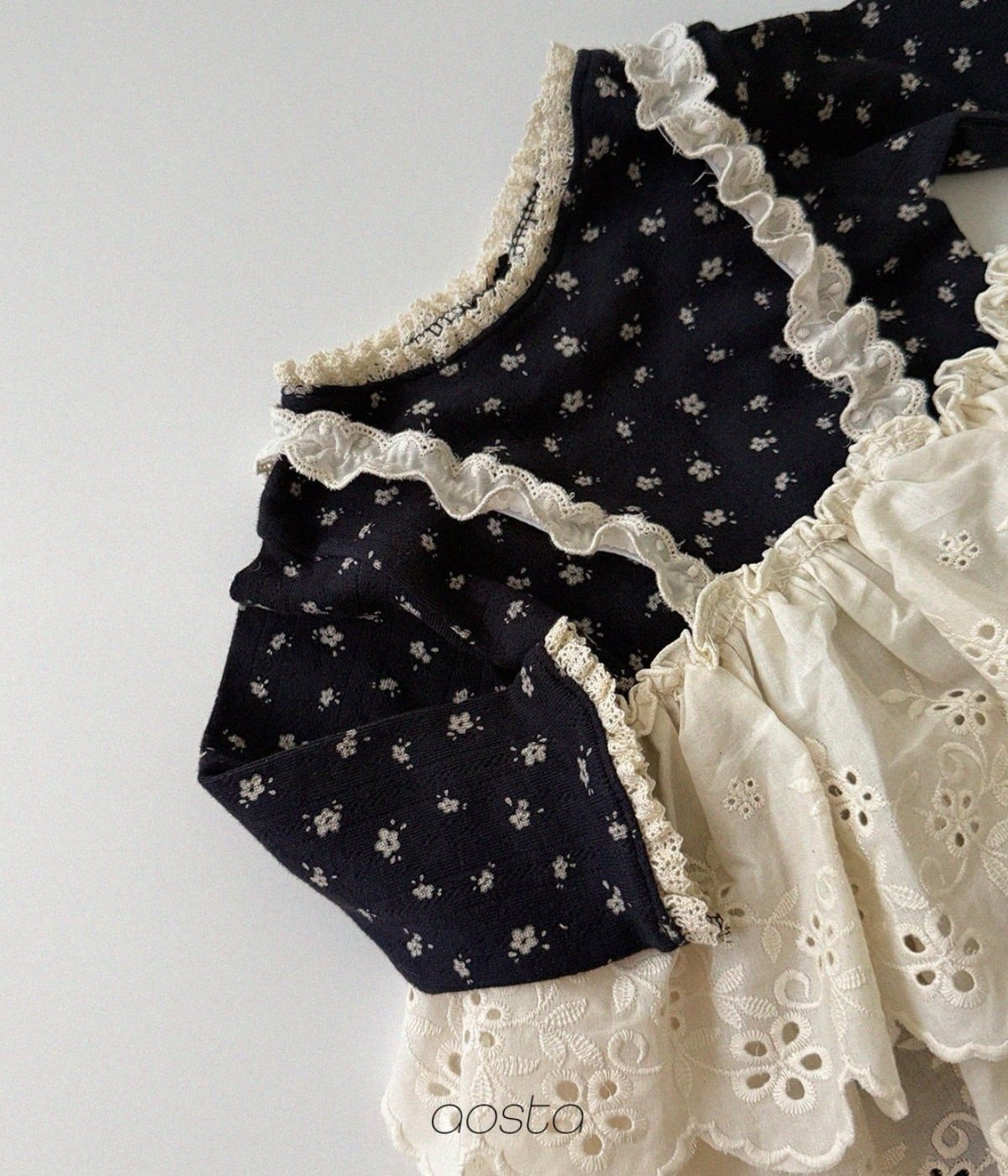 送料無料【予約】/ カメリアTシャツ / aosta