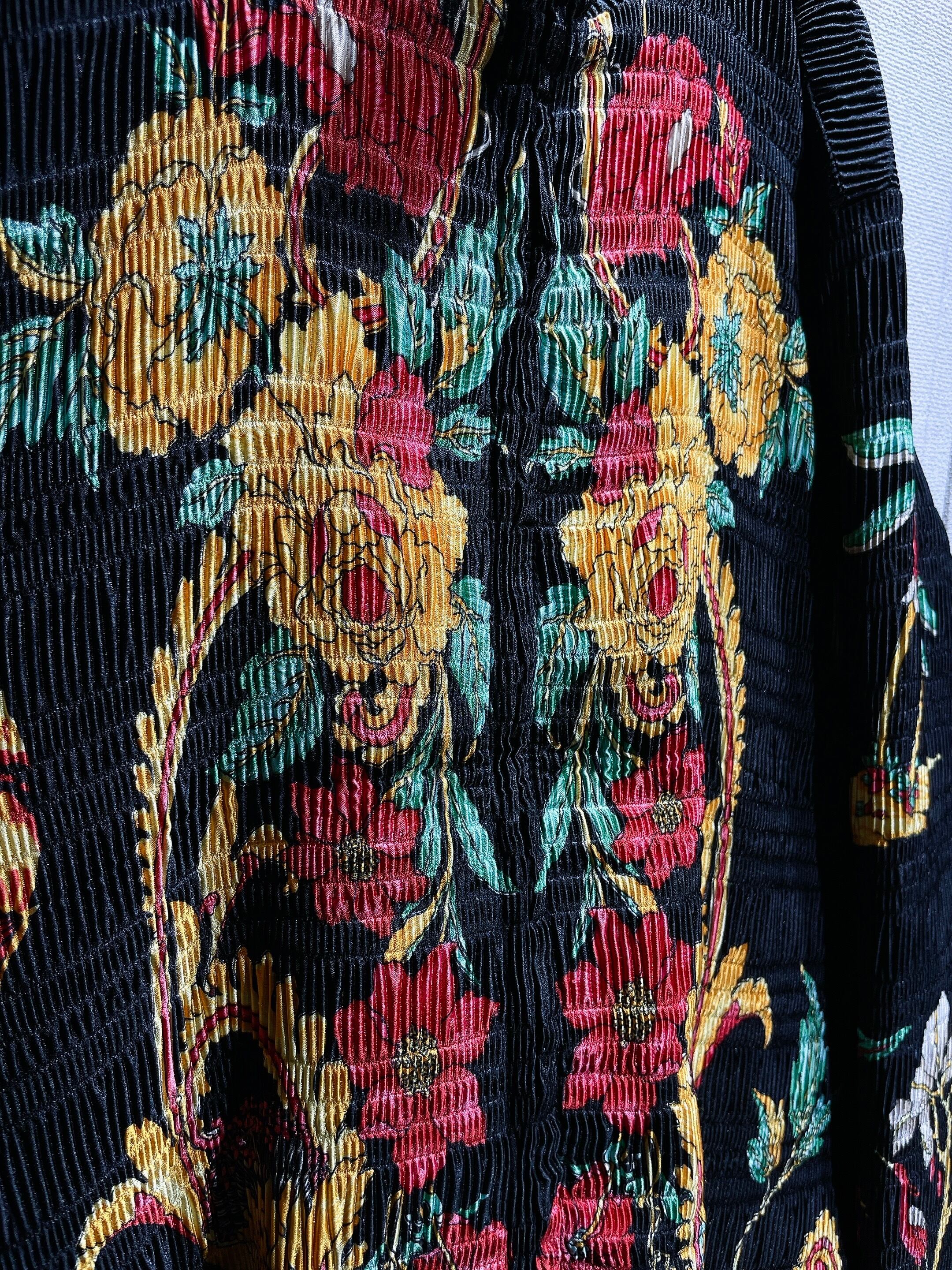 1990s ” pleat pleat ” Exotic Flower printed Black pleat zip jacket