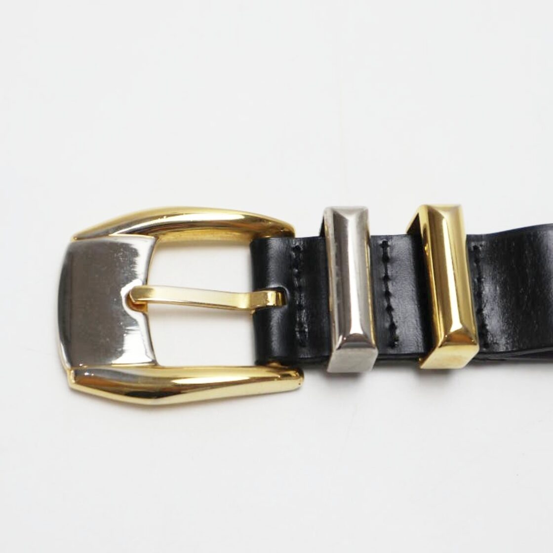 GIANNI VERSACE ジャンニヴェルサーチ メデューサスタッズ レザ 