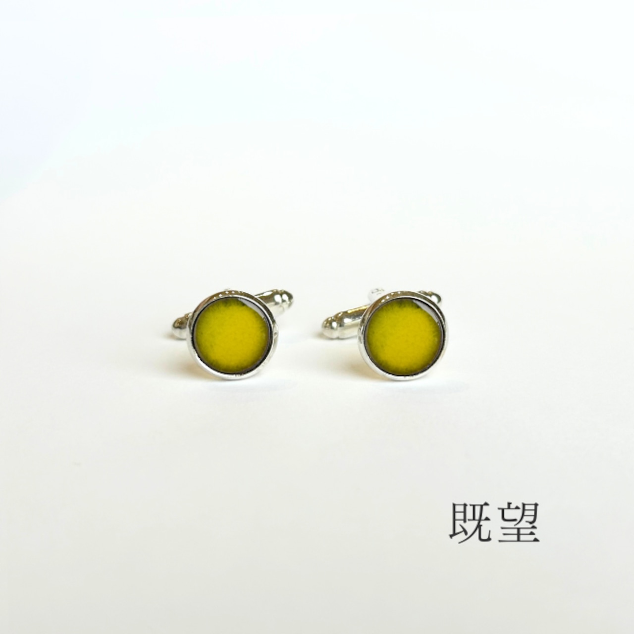 タイル カフス 結晶