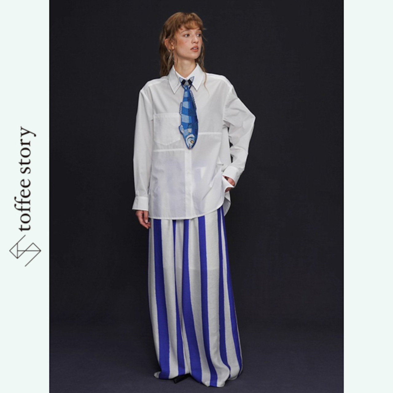 青と白の旋律が踊るワイドパンツ 《C0237》