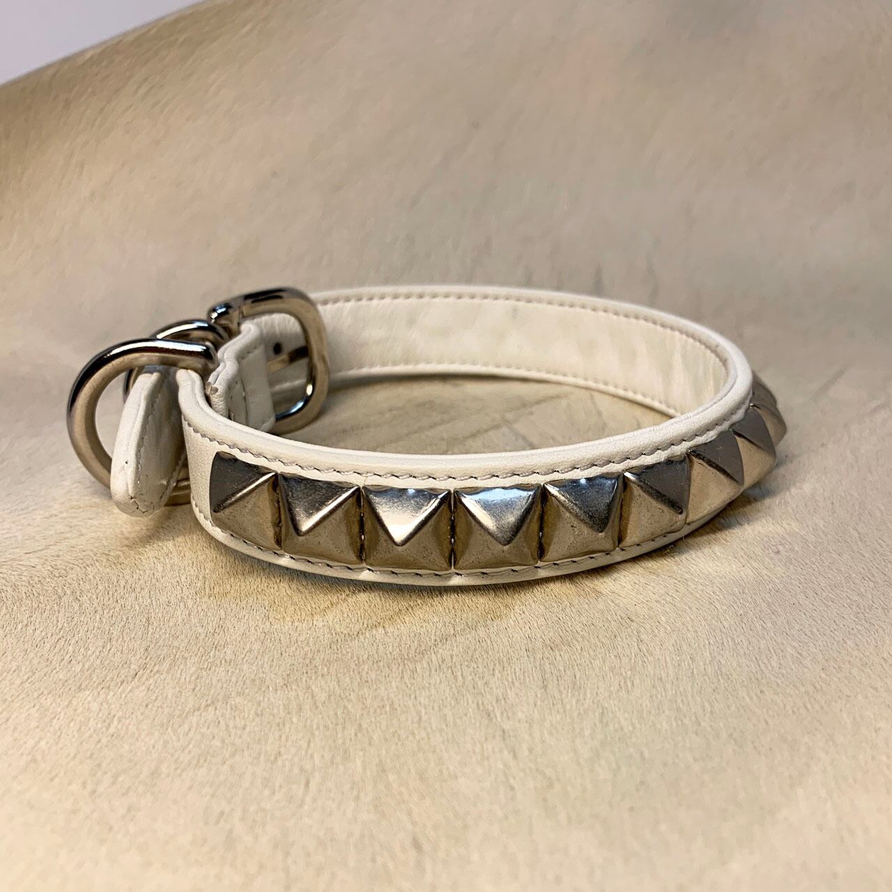 首輪 レザー ピラミッドスタッズ ホワイト CTY3-M | Patty Dog Goods