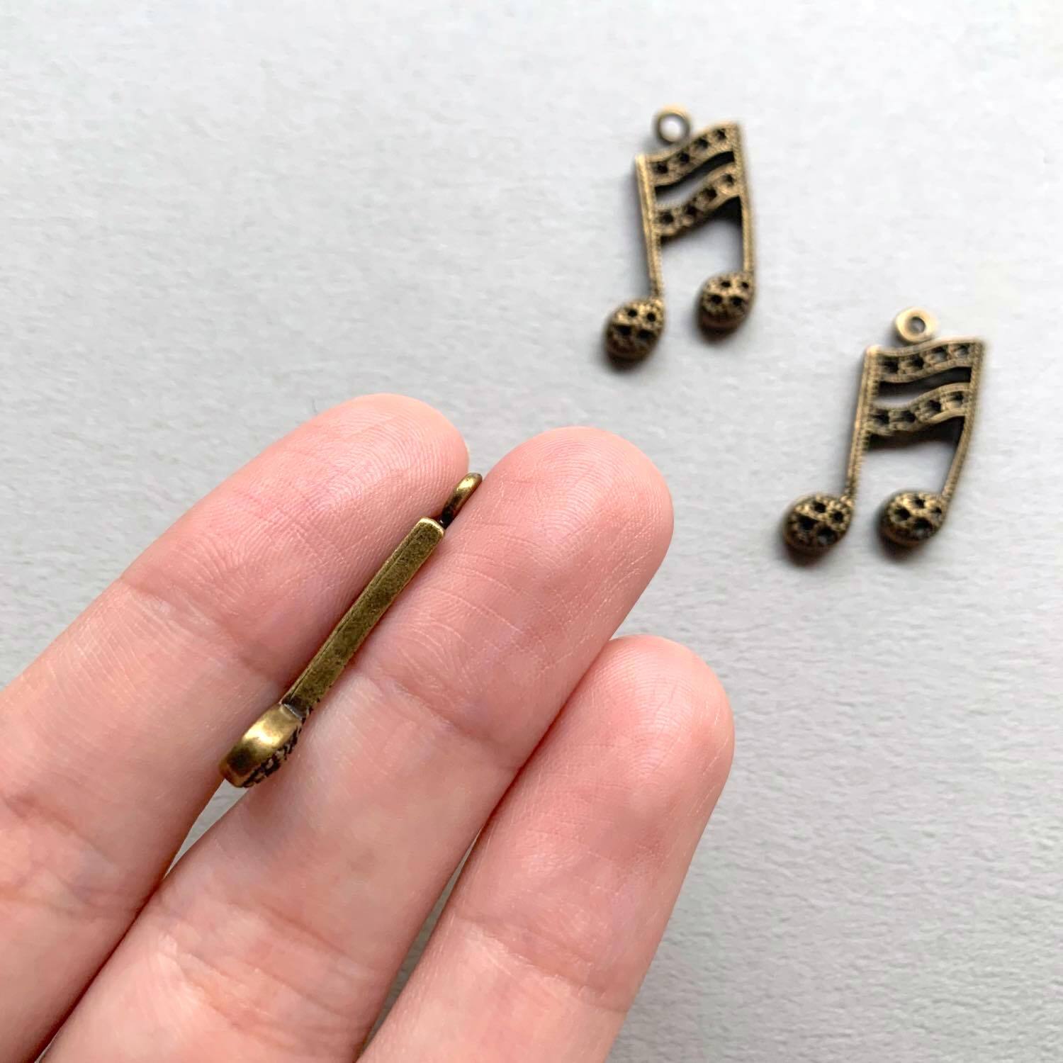 アンティーク風 音符チャーム | Dua-アクセサリーパーツショップ