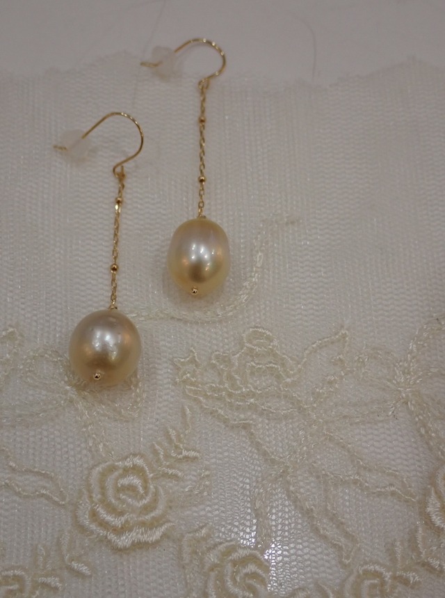 タヒチ産ゴールデンパール/18goldピアス