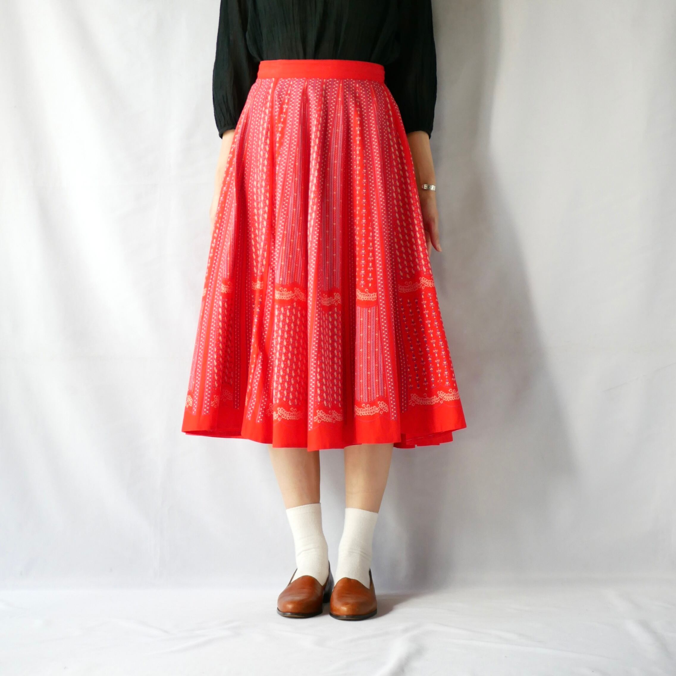 Euro vintage red floral flare skirt | &Dorothy used&vintage 古着屋 