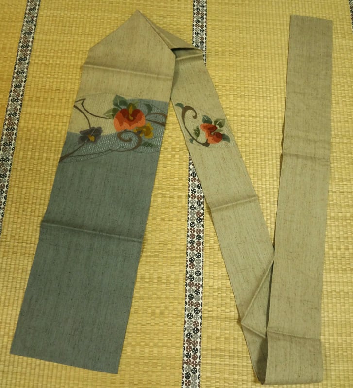 灰色と薄柳色の紬地 スワトウ相良刺繍 名古屋帯 | アンティーク