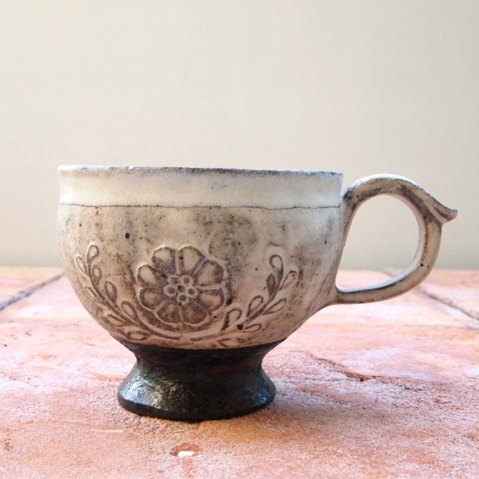 古角志奈帆(陶) 花柄マグ