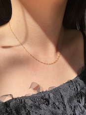 Fine petal necklace