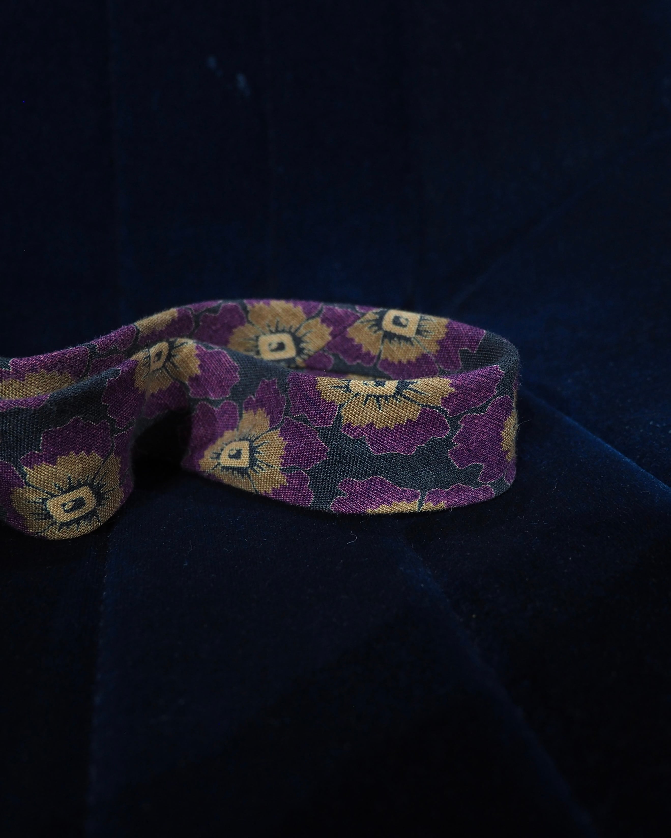 " Giorgio Armani ‐ Made in Italy " Beautiful Flower All over pattern vintage linen Tie