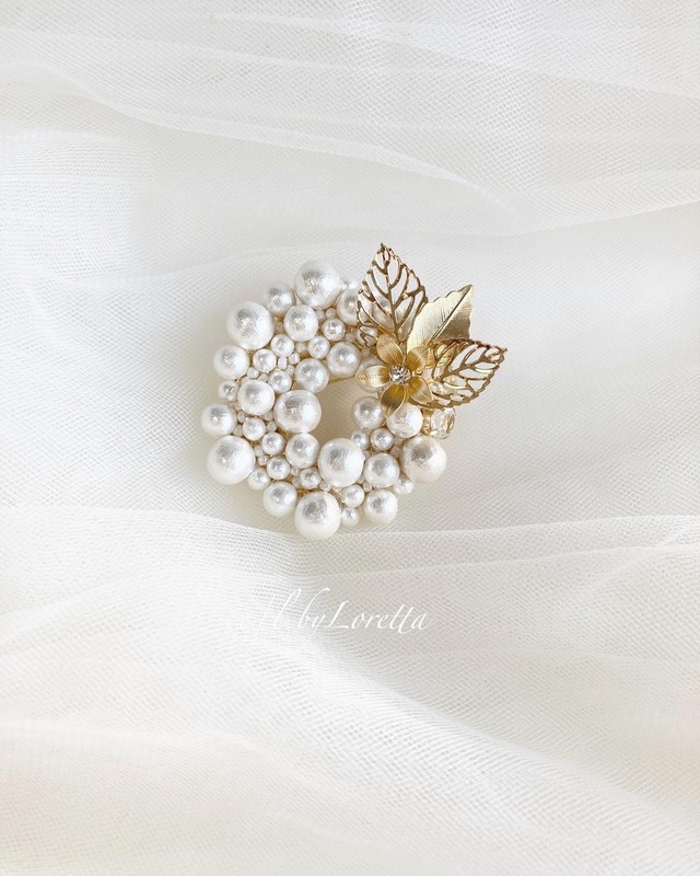 Leaf flower × quartz cotton pearl volume circle brooch