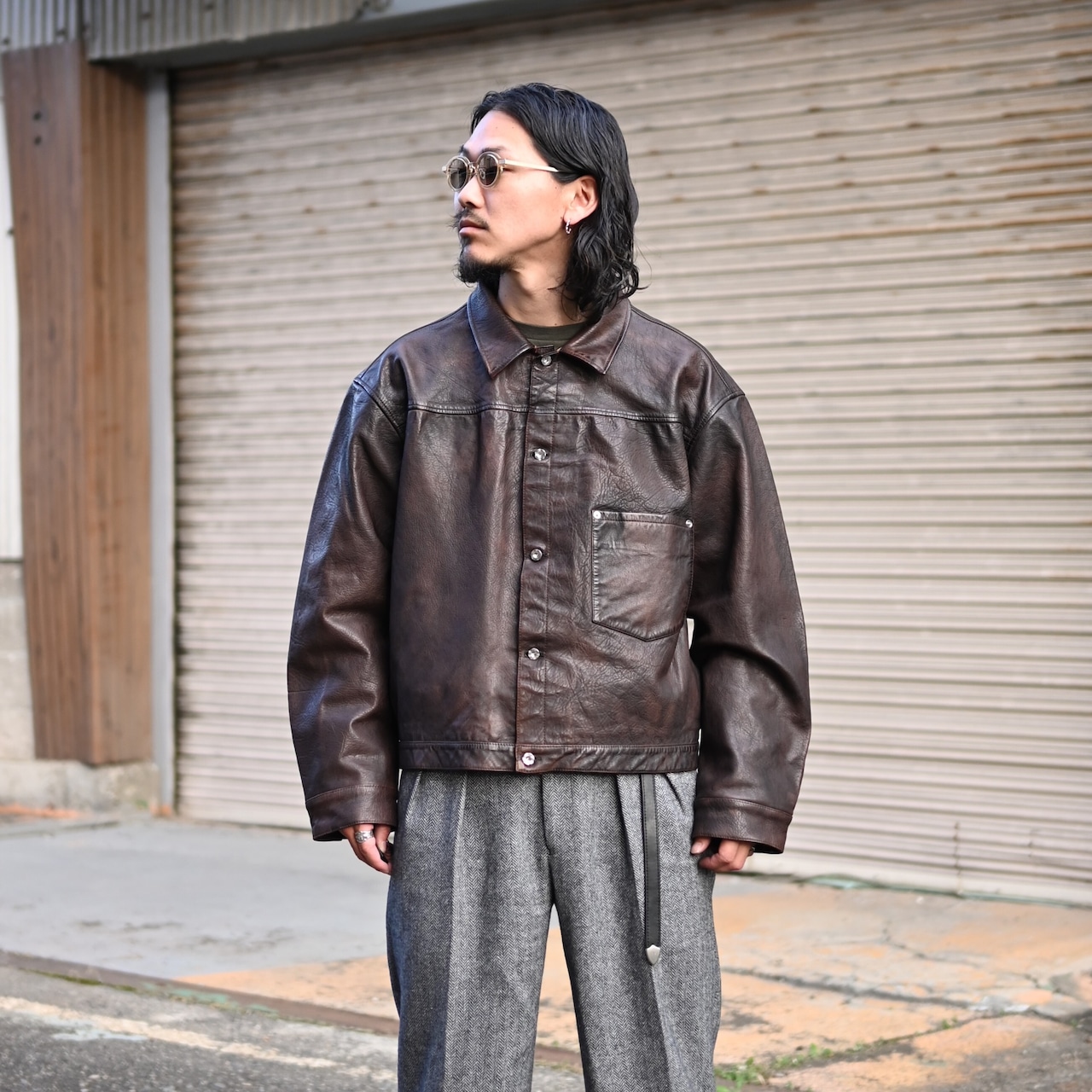 CCUの新作「TRUCKER JACKET」フェイデッドブラウンコーディネート