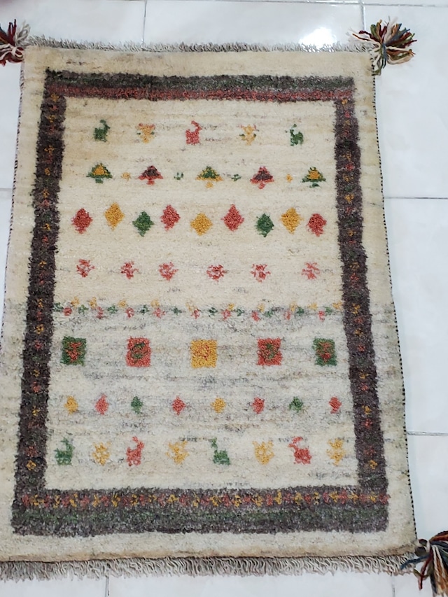 絨毯クエスト49【No.20】Gabbeh ノーマル ※現在、こちらの商品はイランに置いてあります。ご希望の方は先ずは在庫のご確認をお願いします。
