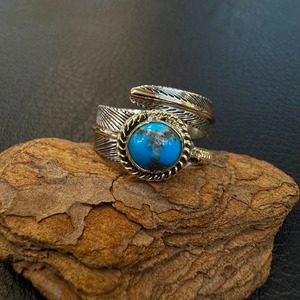 ハーヴィーメイス(Harvey Mace)25号 モレンシターコイズ フェザー12Kgfコンビリング 9mm幅