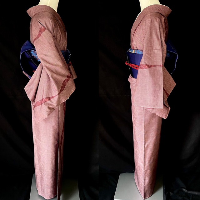 赤紫によろけ縞大島紬〉SALE 仕付け付き未使用 織り出し 泥大島 菊模様  