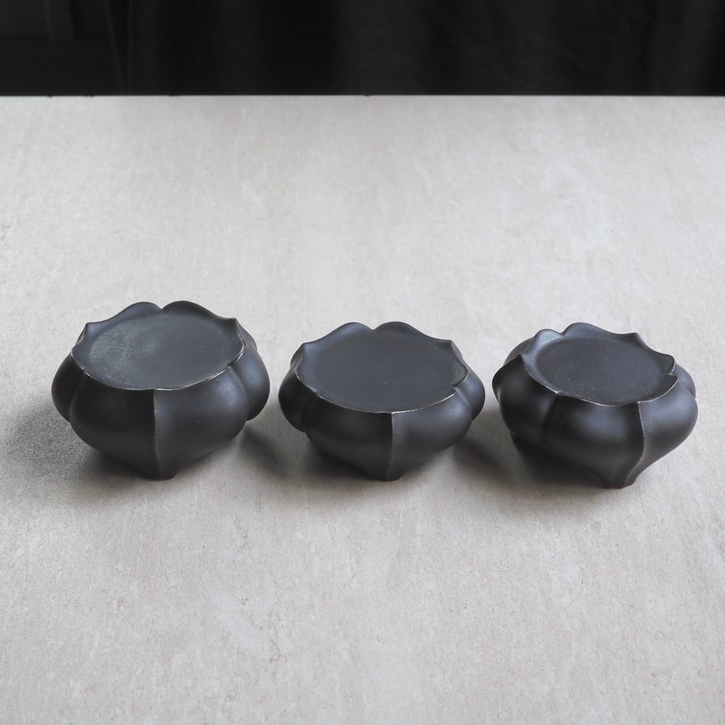 東 一仁/黒綾花 茶器 蓋置(三つ足台皿)
