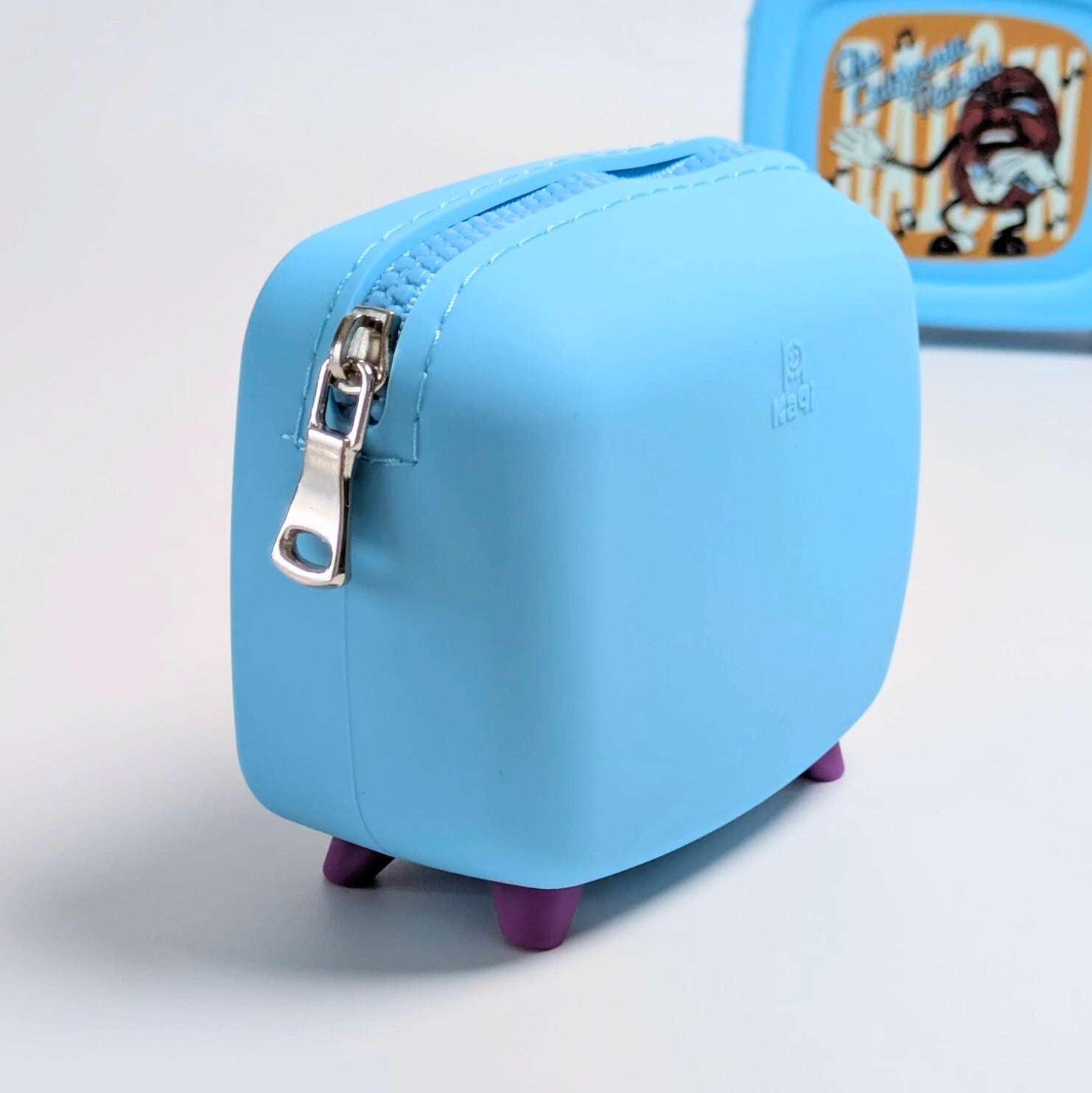 【 California Raisins( カリフォルニアレーズン ) 】SILICONE POUCH ( シリコーンポーチ ) TV / テレビ型 / 小物入れ / コインケース / コスメポーチ 〚アメリカン雑貨 アメトイ〛