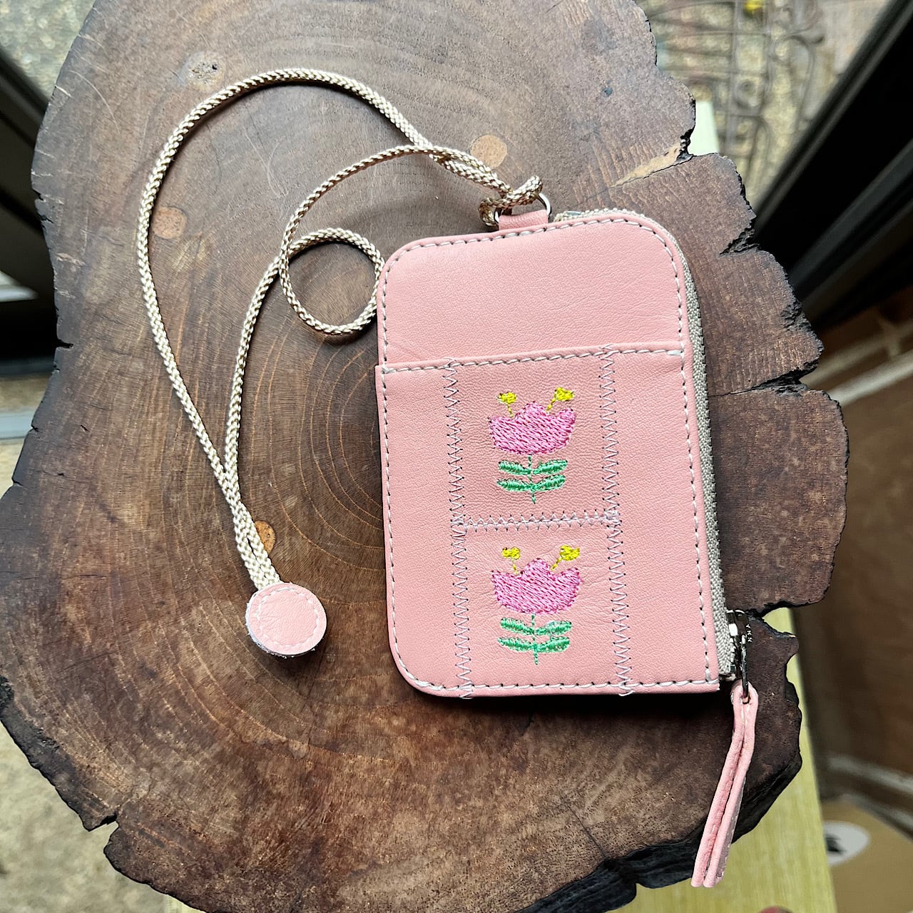 パスケースフラワーカービングローズ本革