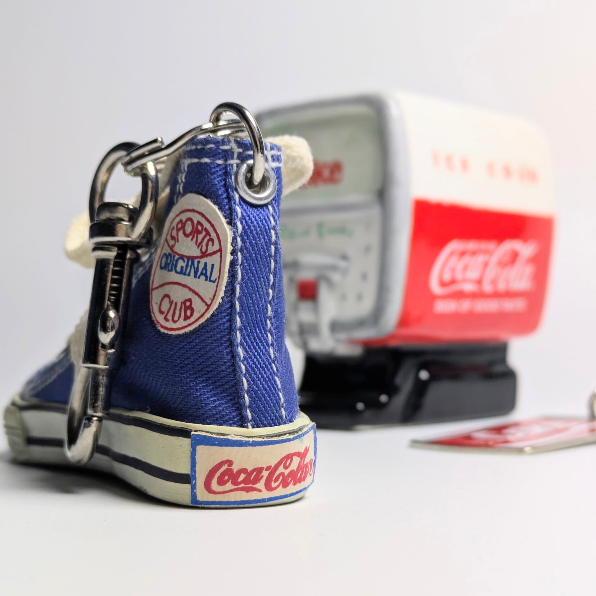 ☆VINTAGE 80'☆【 Coca-Cola / Coke( コカコーラ )】 ブルーキャンバスシューズ / スニーカーキーホルダー / ALL STAR type〚アメリカン雑貨 アメトイ〛