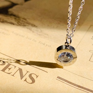 ストーンローマナンバーネックレス