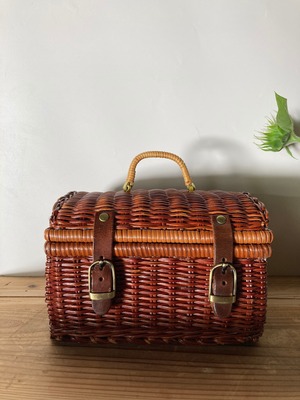 ヴィンテージのラタンのバスケット