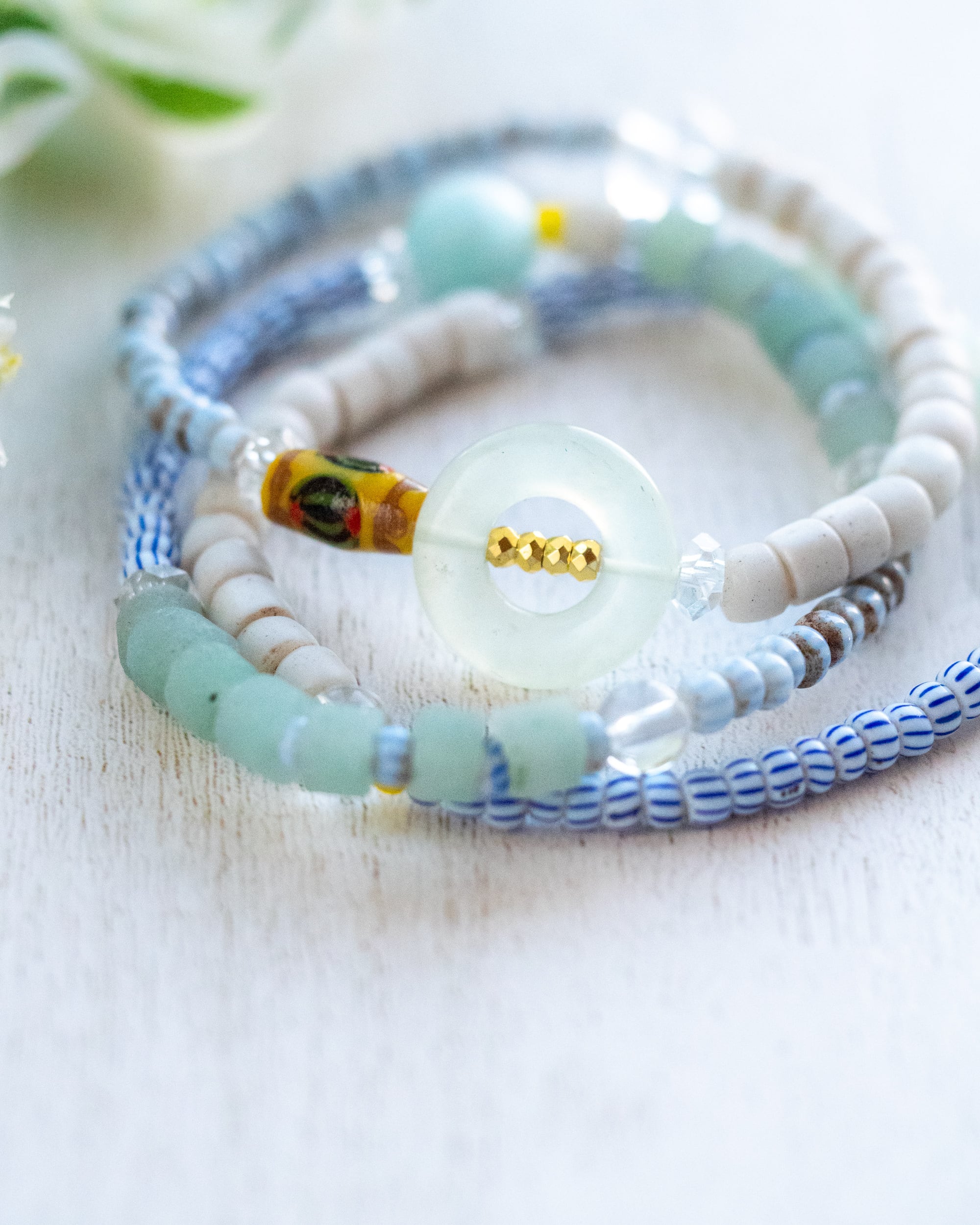 【そらうみ】アンティークアフリカンビーズと天然石の3連ブレス/B206-4