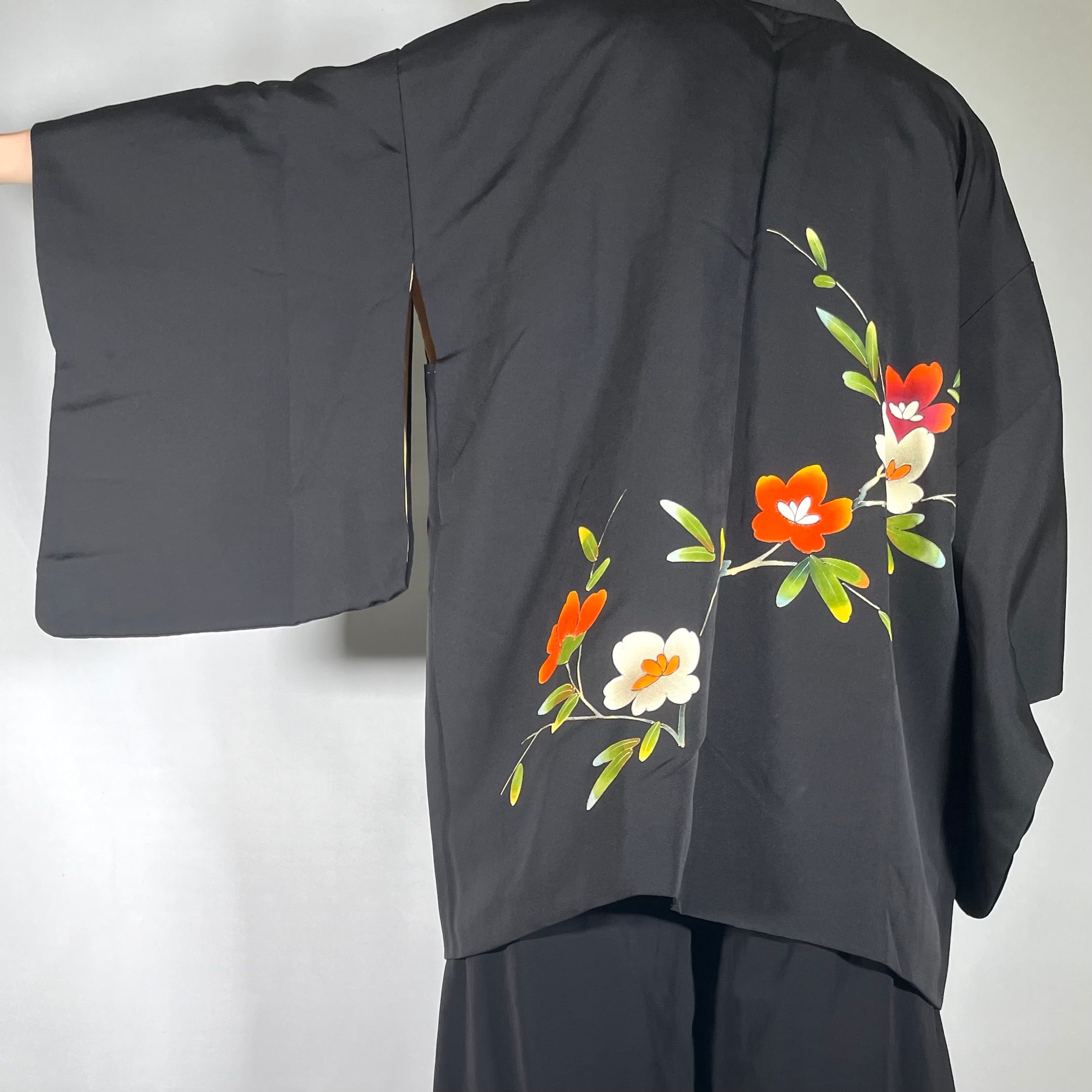 13002】 古着 ヴィンテージ 着物羽織 黒羽織 花模様 レトロ 13002】 古着 ヴィンテージ 着物羽織 黒羽織 花模様 レトロ