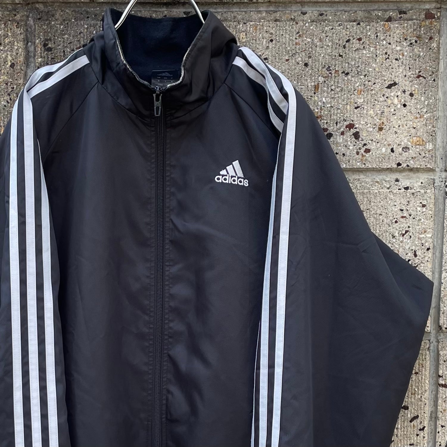 【XLサイズ】adidas アディダス ロゴ刺繍 3本線 厚手ジャケット 黒×銀