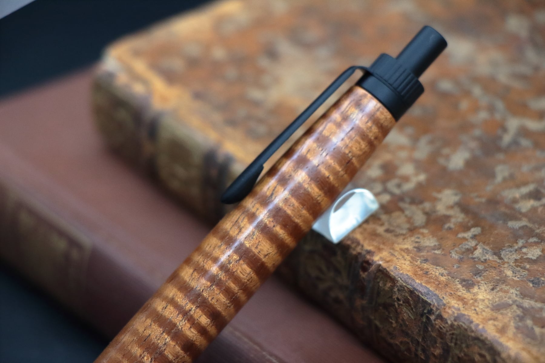神が宿る木 ハワイアンコア カーリー 縮杢 特上・Pencil 0.5mm」木軸