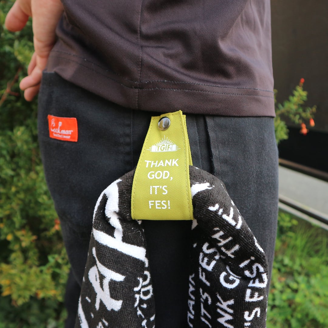 NEW DESIGN! TGIF! カラビナ付きタオルホルダー | フェスバッグ