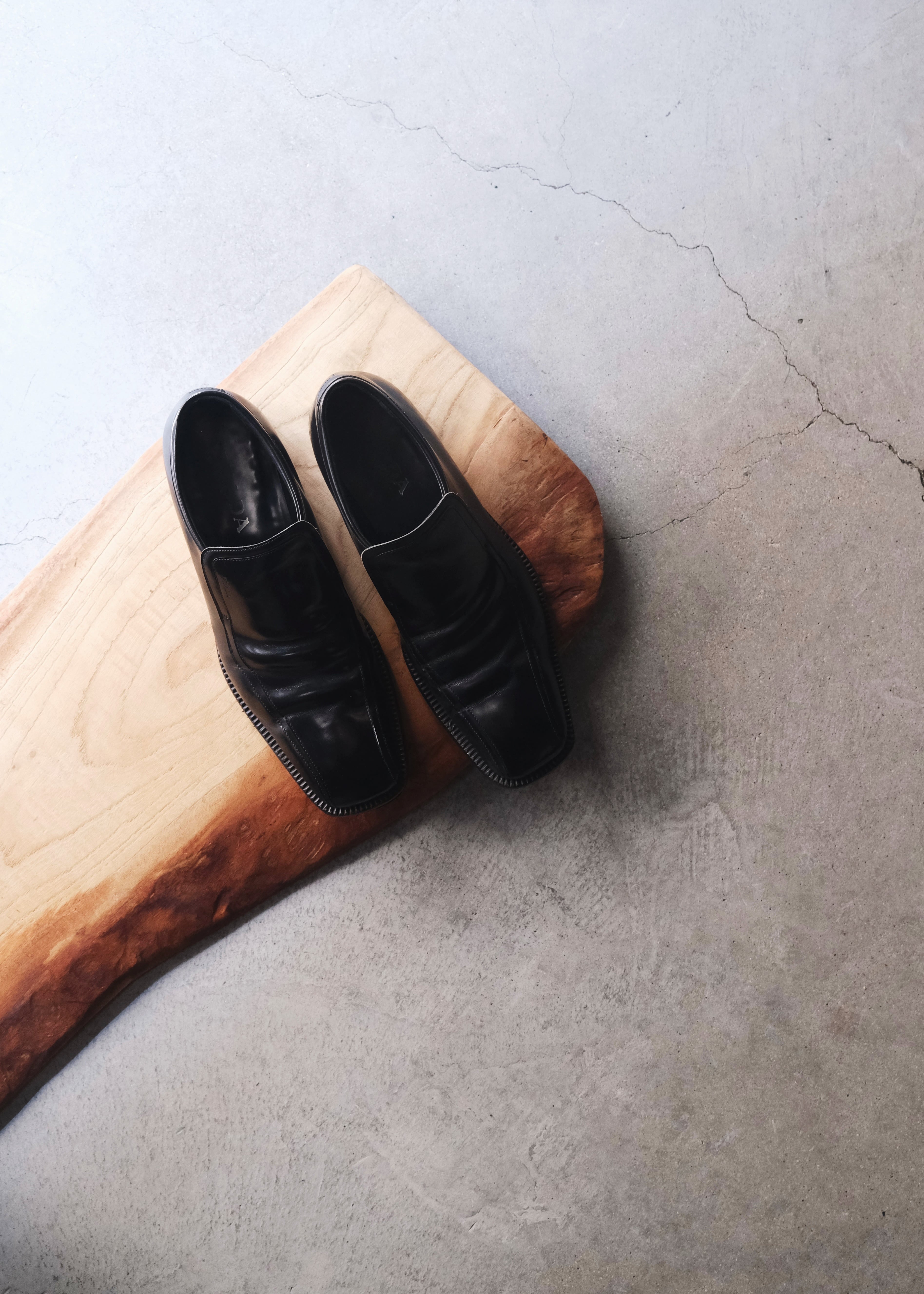 PRADA 00AW square toe leather loafers