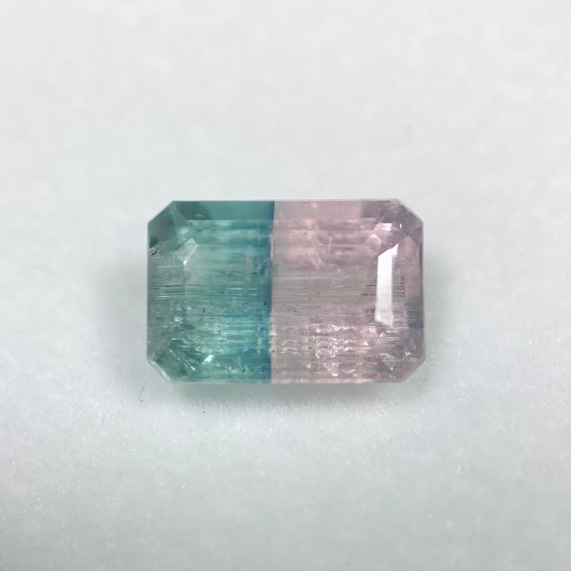 レインボーの見えるキラキラバイカラートルマリン