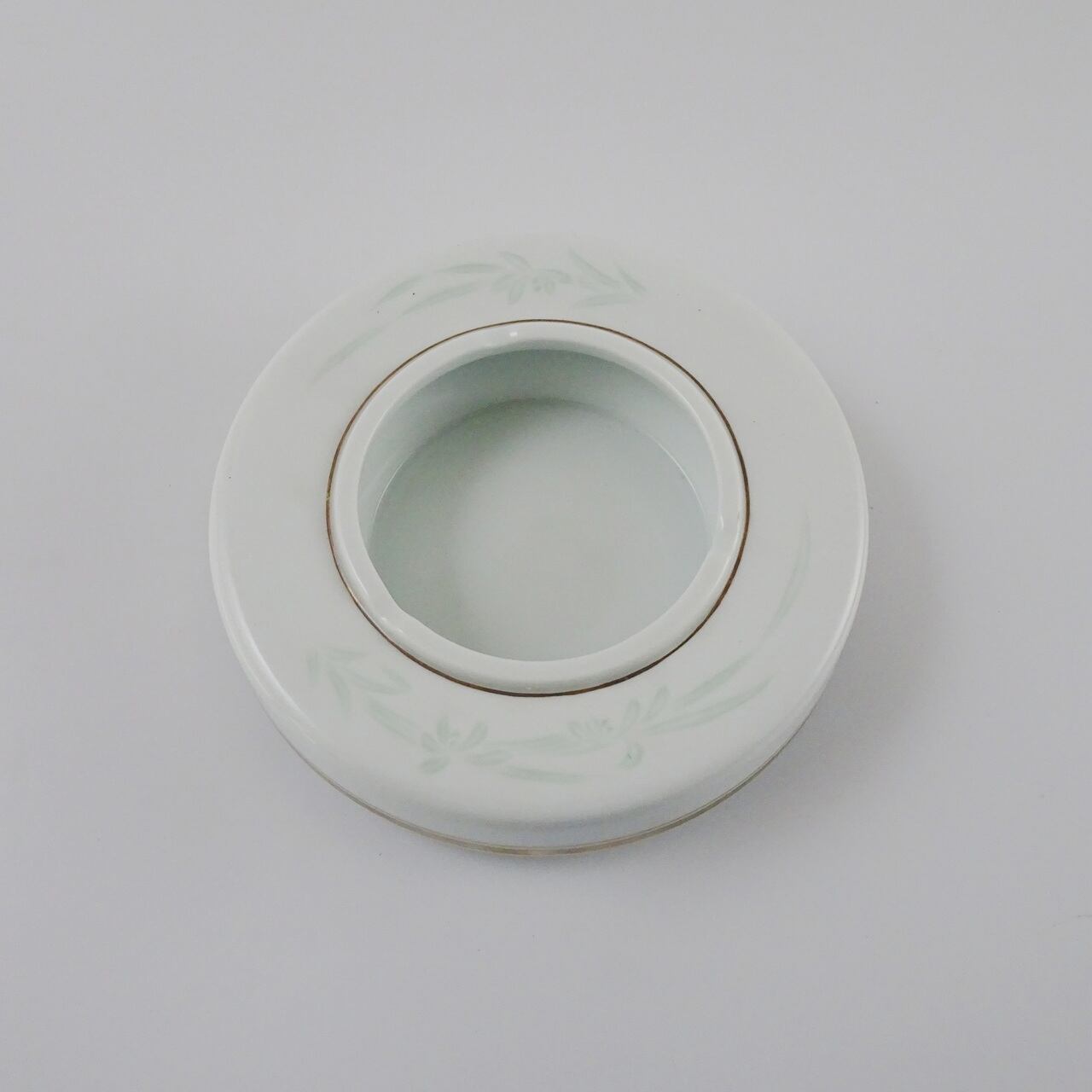 有田焼 らん彫 21.0cm灰皿（ダンボール入） | 有田焼 かどすみ商店