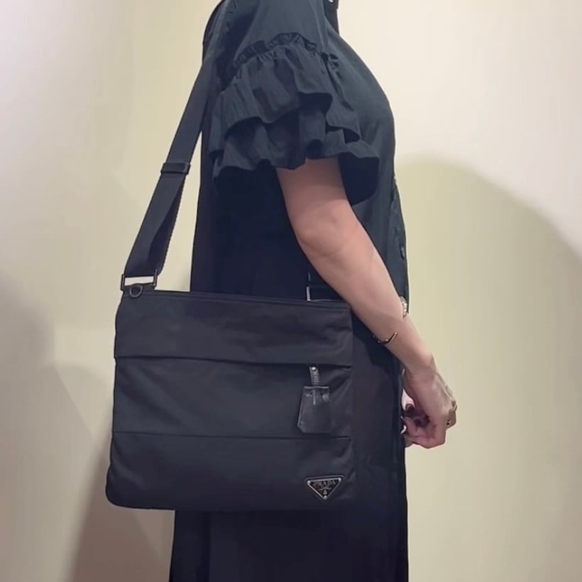 PRADA】1921 PRADA デザインプラダナイロン ショルダーバッグ／メンズ