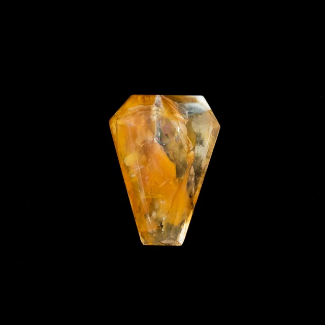 【自立】インクォーツ　ルース　ファセット　天然石　85ct