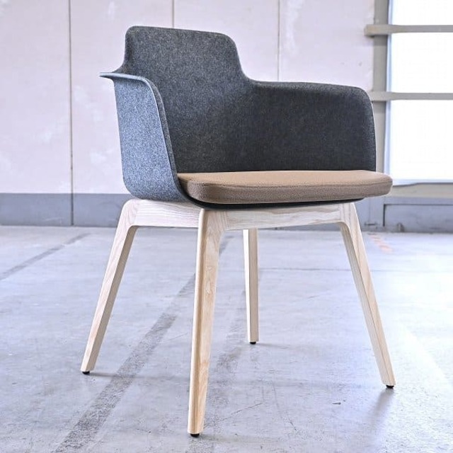 未使用品 Randers+Radius 14万「TONO」ダイニングチェア フェルトシェル アッシュ材 デンマークデザインアワード ラナス・ラディウス【中古家具/中古インテリア/USED家具ユーズド家具/リサイクル】