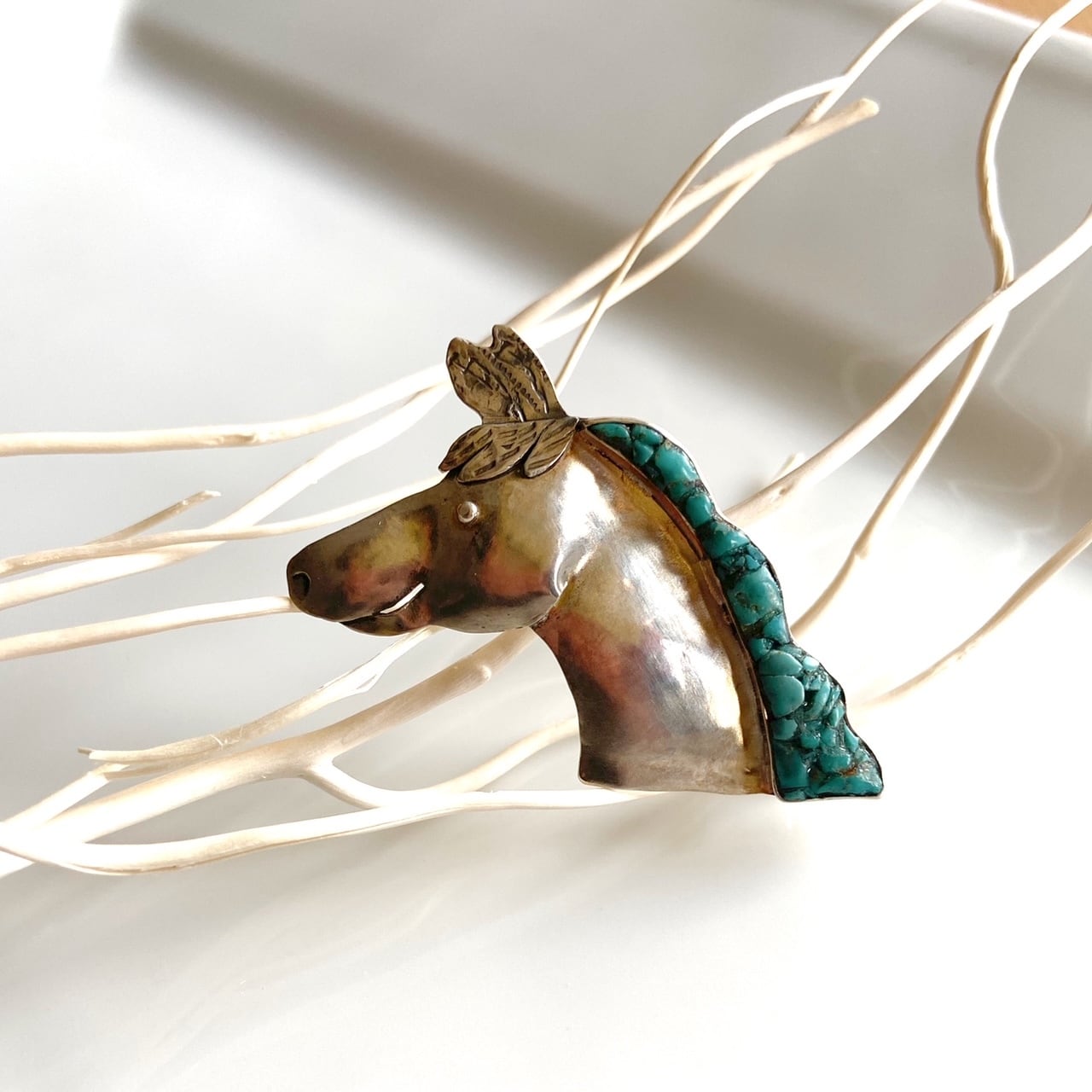 art jewelry marble　馬ブローチ