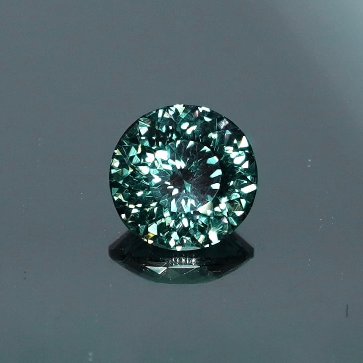 Bright Brilliant Cut™️ “145 Facets” 】 孔雀の羽、揺らぐ翠 0.60ct