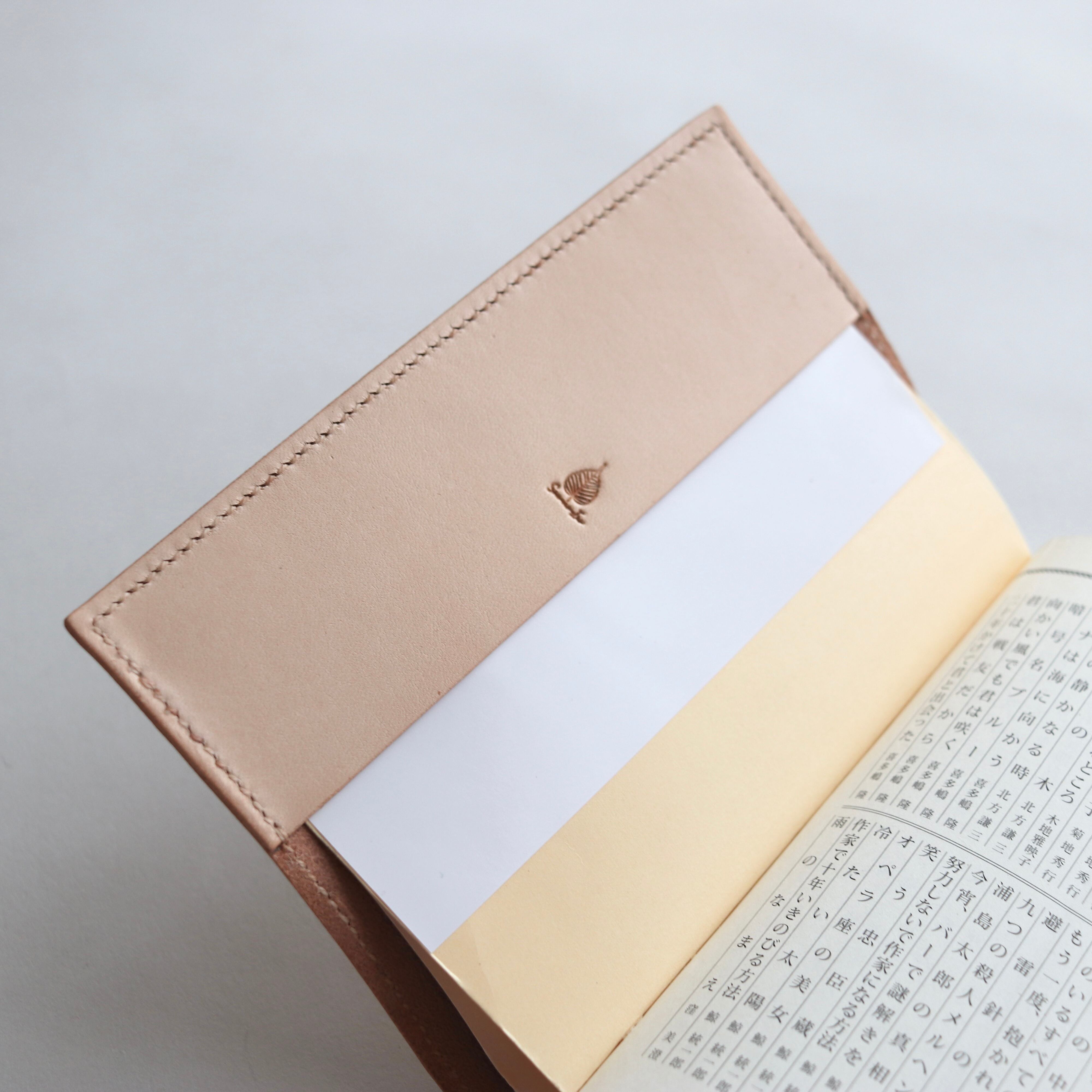 読書がしたくなる」ヌメ革の文庫本ブックカバー | 草木染レザー Sou-no-Iro