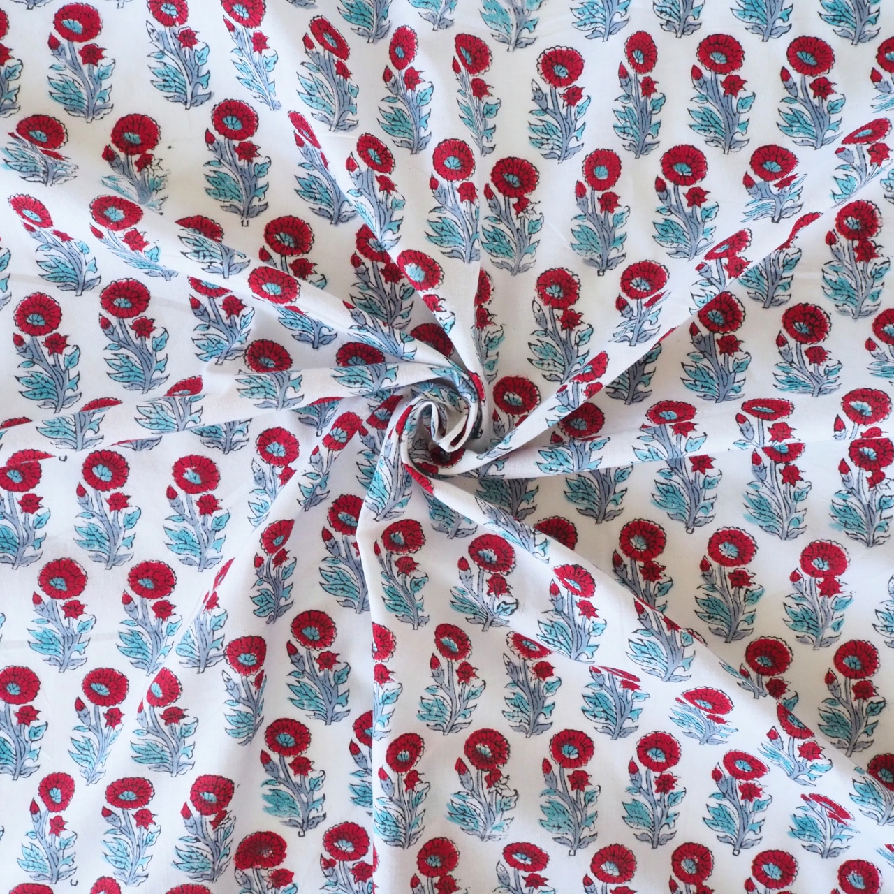 ブロックプリント生地【50cm単位】インド綿 小花柄 白×赤/緑 #11510-WT1