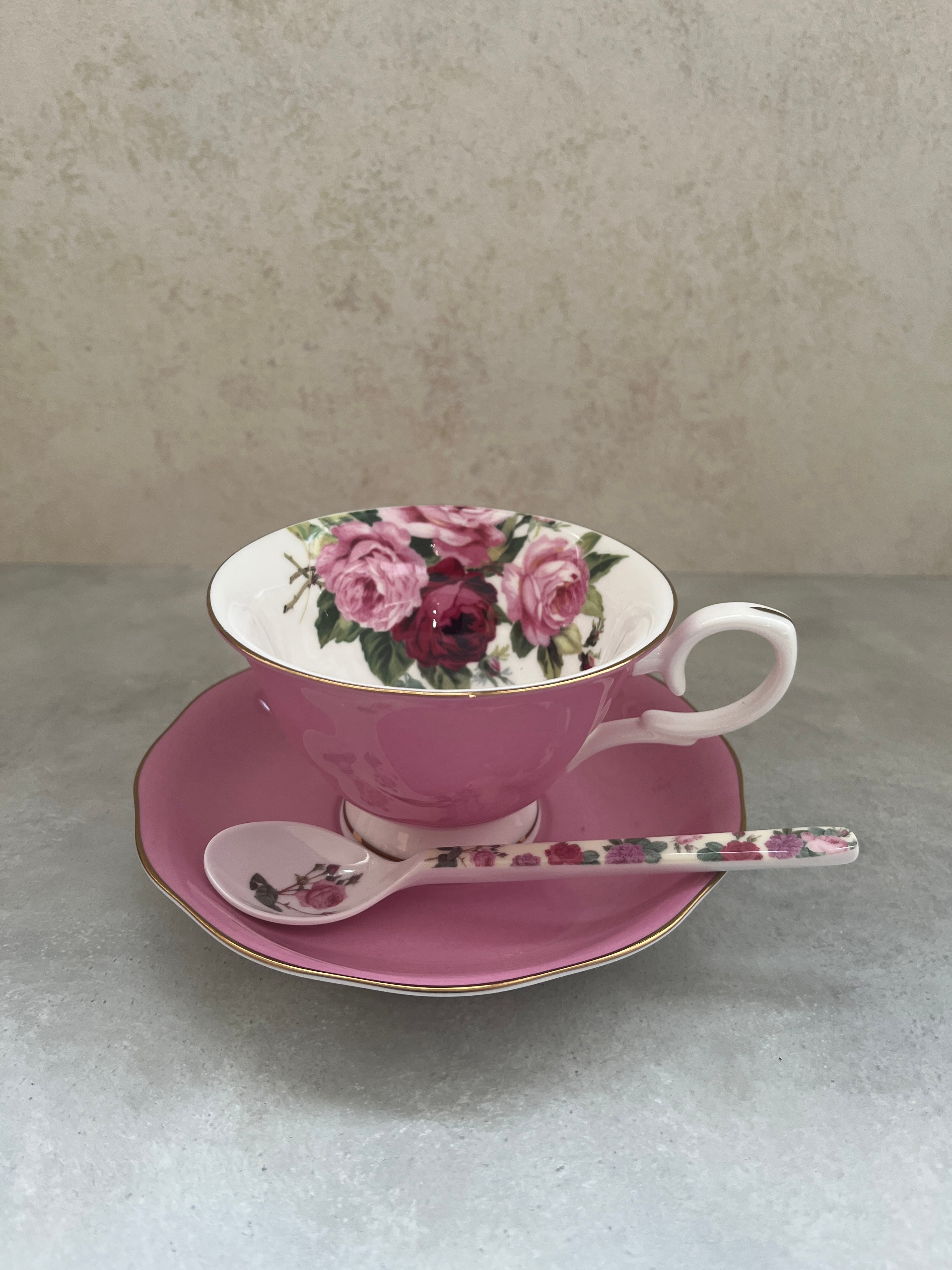 ノンスリップ薔薇の小道トレー・ピンク薔薇カップ&ソーサー・薔薇